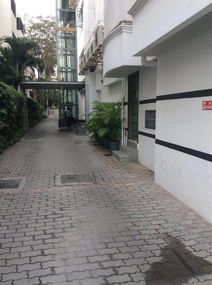 The Lotus Apartment Hotel, Venkatraman Street Madras Buitenkant foto