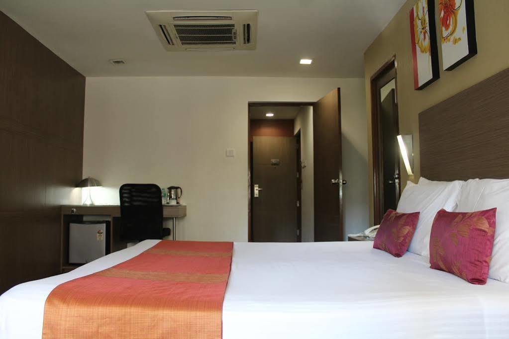 The Lotus Apartment Hotel, Venkatraman Street Madras Buitenkant foto